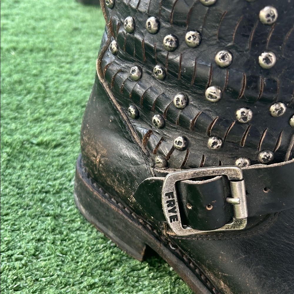 Frye Jenna Studded Disc Vintage Antique Distressed Leather Combat Short Boot - Picture 5 of 10